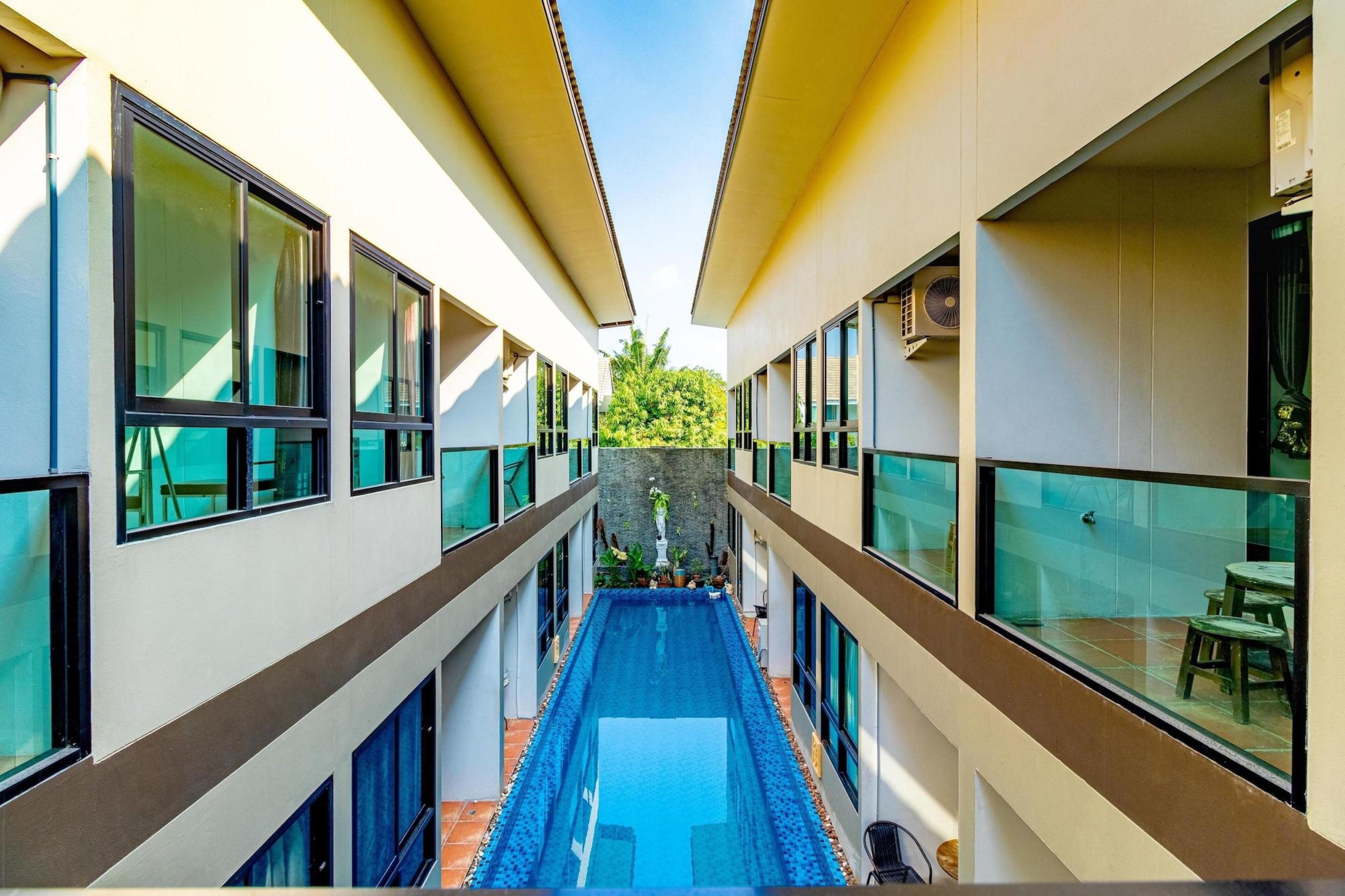 The Pool Resort Bangkok Exterior photo