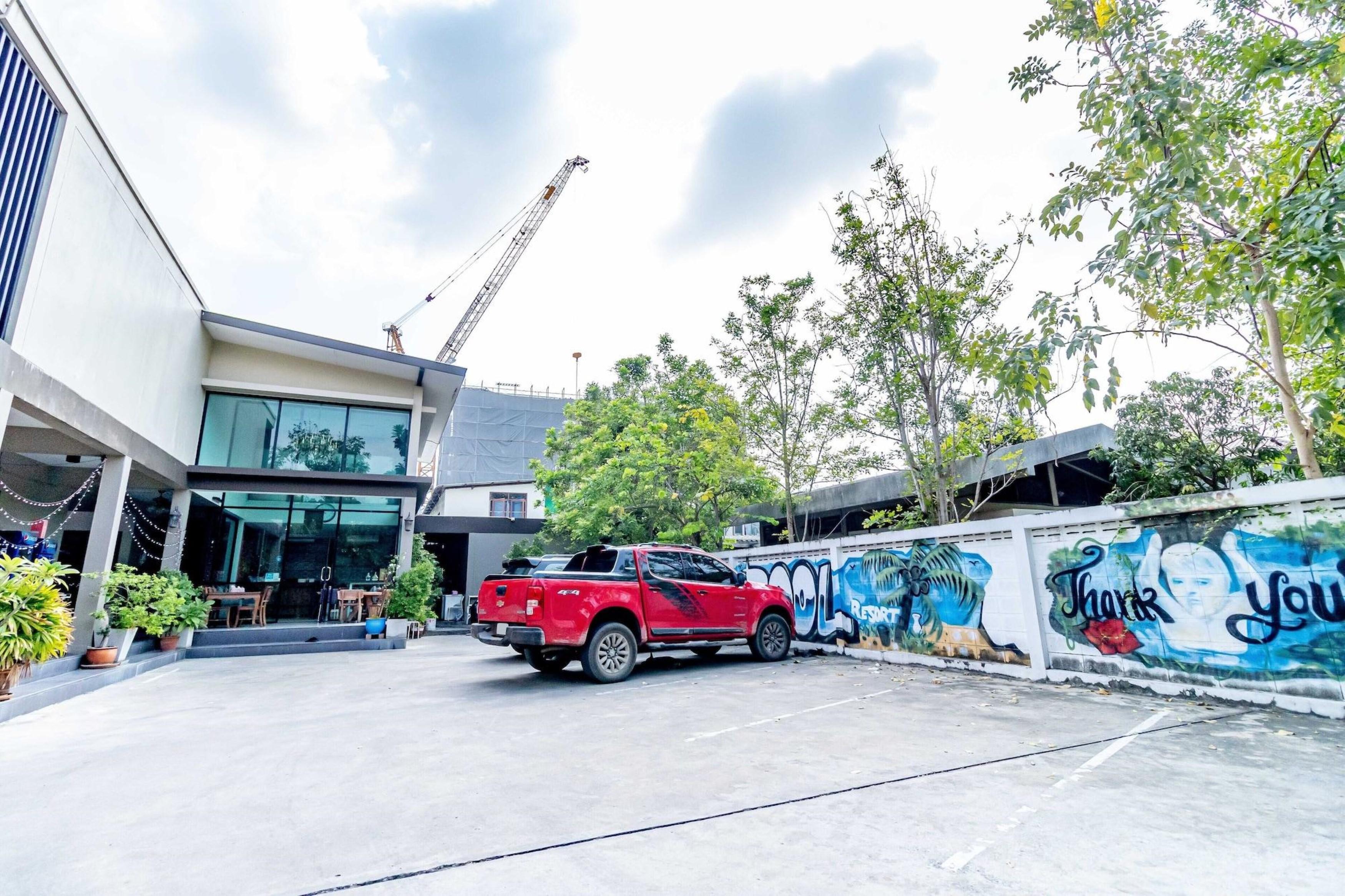 The Pool Resort Bangkok Exterior photo